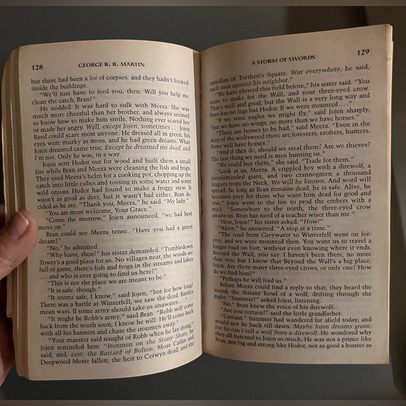 💜Game of Thrones : A Storm of Swords by George R.R Martin - Picture 3 of 3